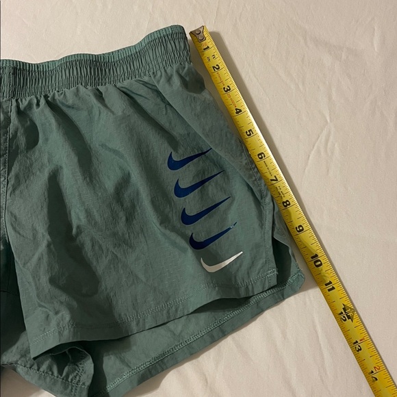 Nike shorts - Picture 5 of 10
